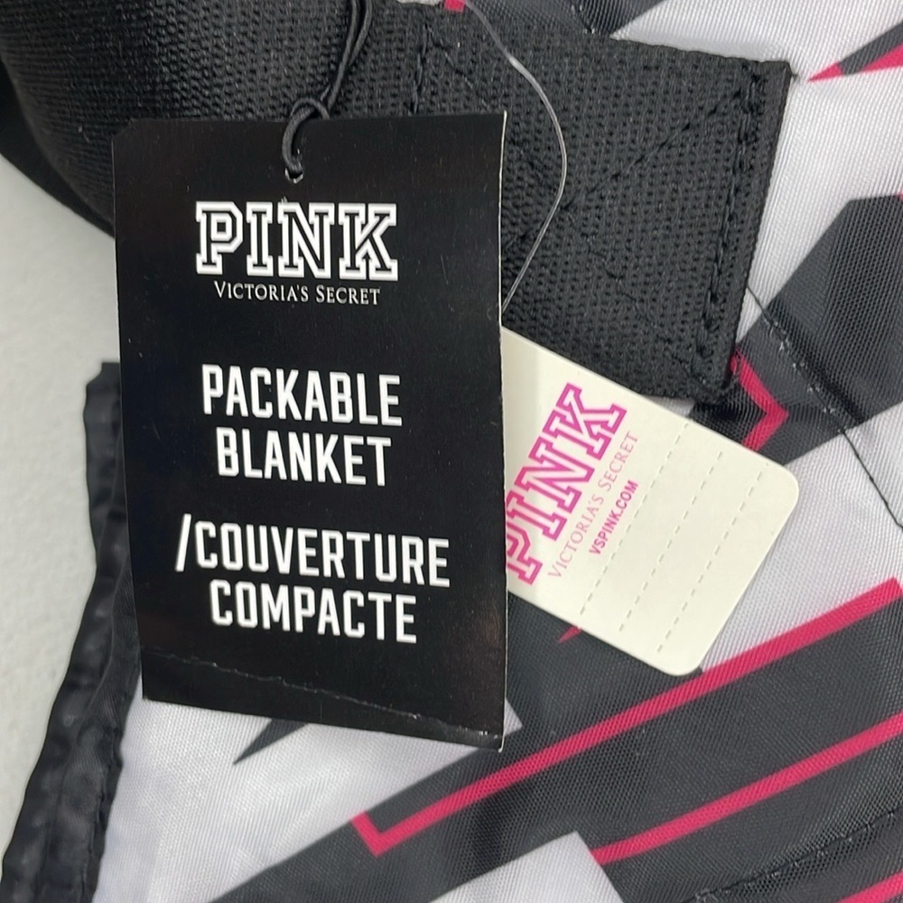 Victoria Secret Blanket VS Pink Packable Blanket Travel Blanket 🆕️ VS Blanket - Picture 4 of 7